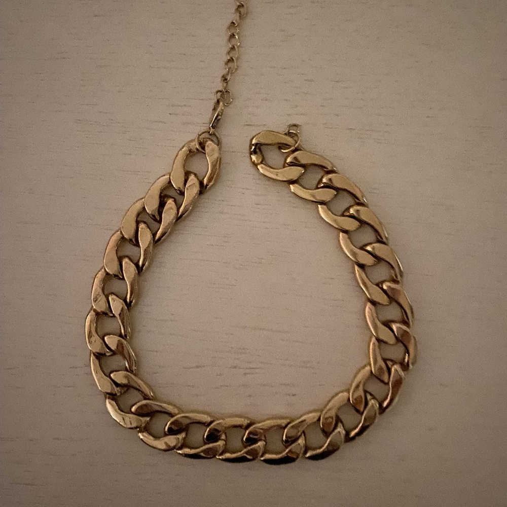 Gold chain necklace